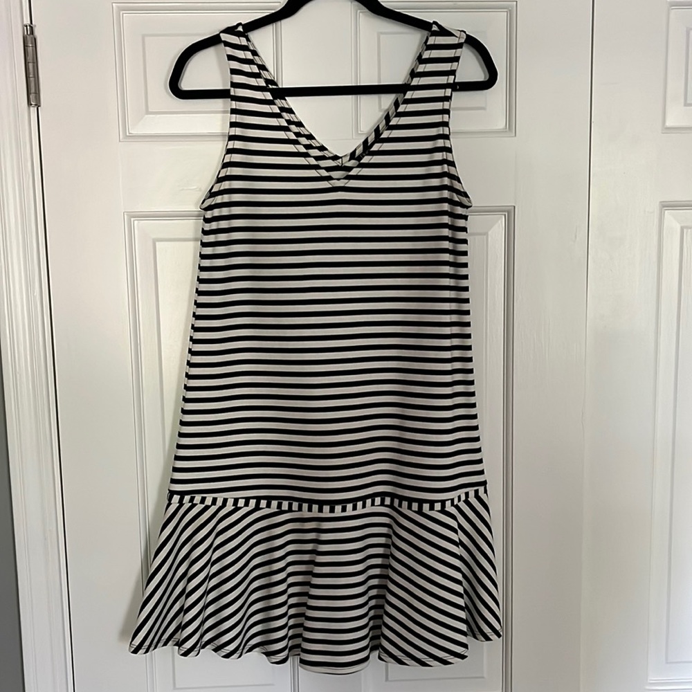 Buckley K black and white striped dress size 6